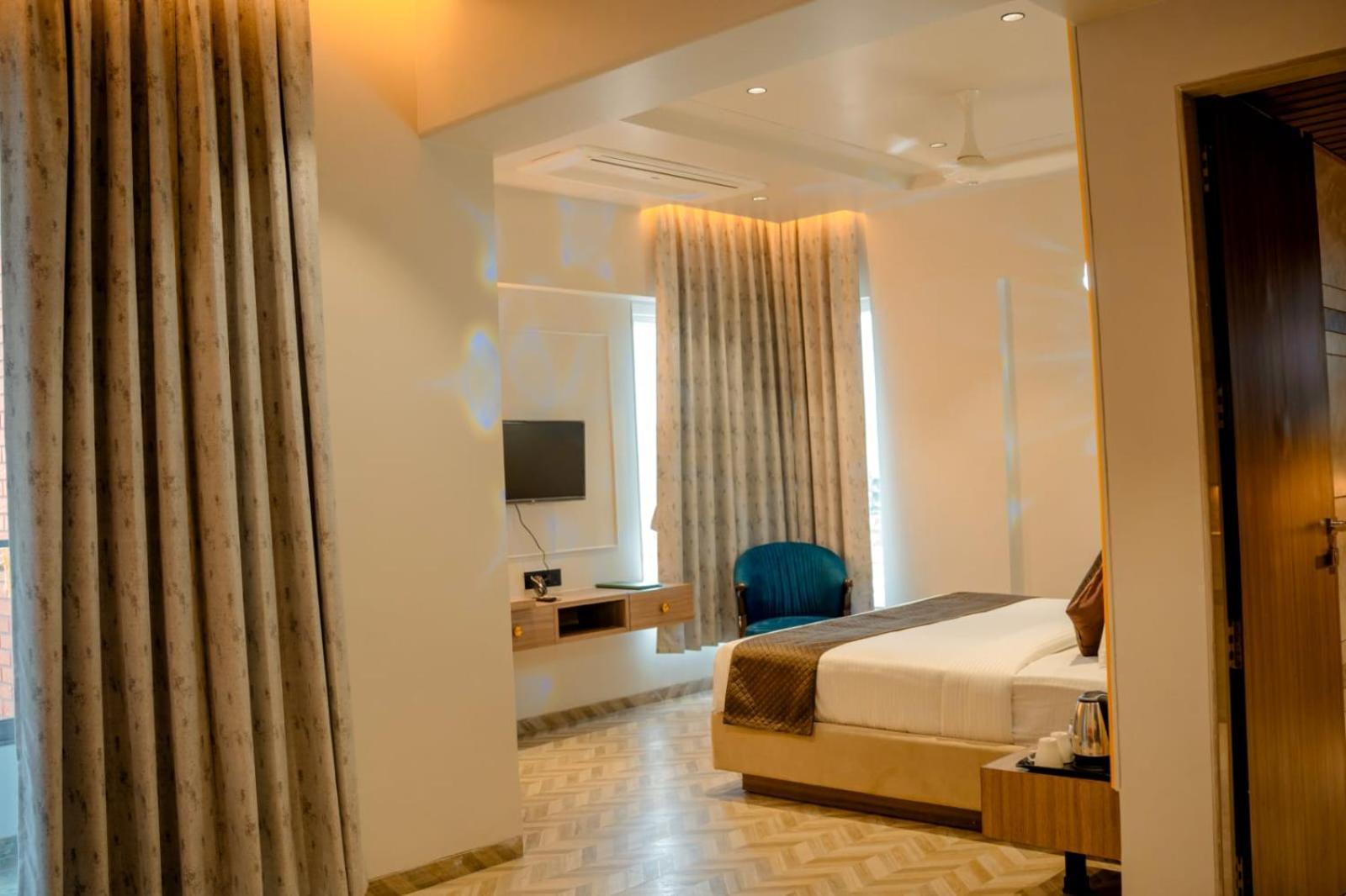 فندق Narayani Executive Tuljapur المظهر الخارجي الصورة
